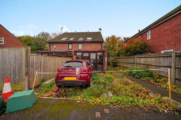 1 Bedroom Terraced House To Rent In Robertson Close, Newbury, RG14