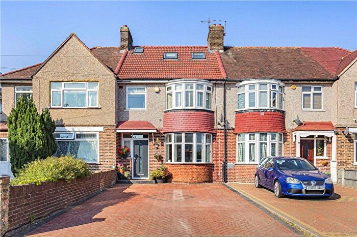 4 Bedroom Terraced House For Sale In Central Avenue, Hounslow, TW3