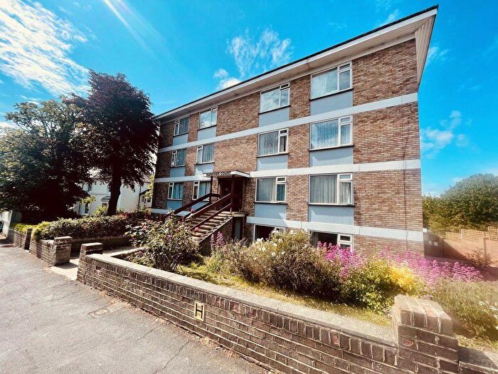 3 Bedroom Flat To Rent In Wellington Road, Brighton, BN2