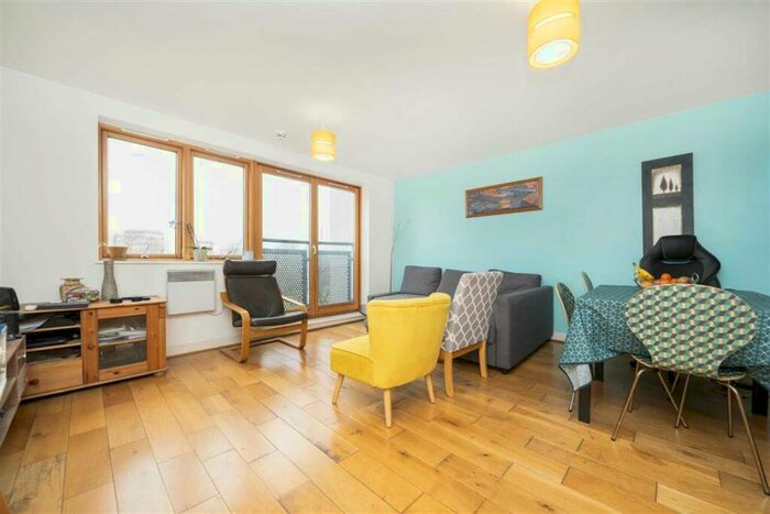 2 Bedroom Flat To Rent In Meath Crescent, Bethnal Green, E2