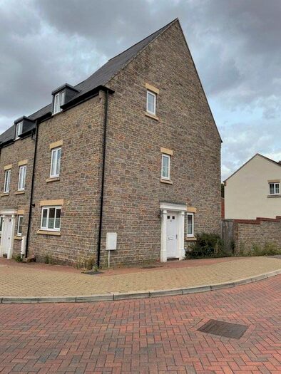 3 Bedroom Terraced House To Rent In Proclamation Avenue, Rothwell, Kettering, NN14