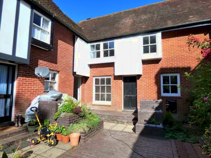 1 Bedroom Flat To Rent In Horsgate Mews, Hanlye Lane, Cuckfield, RH17