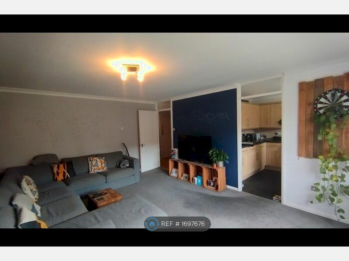 2 Bedroom Flat To Rent In Cornsland Court, Brentwood, CM14