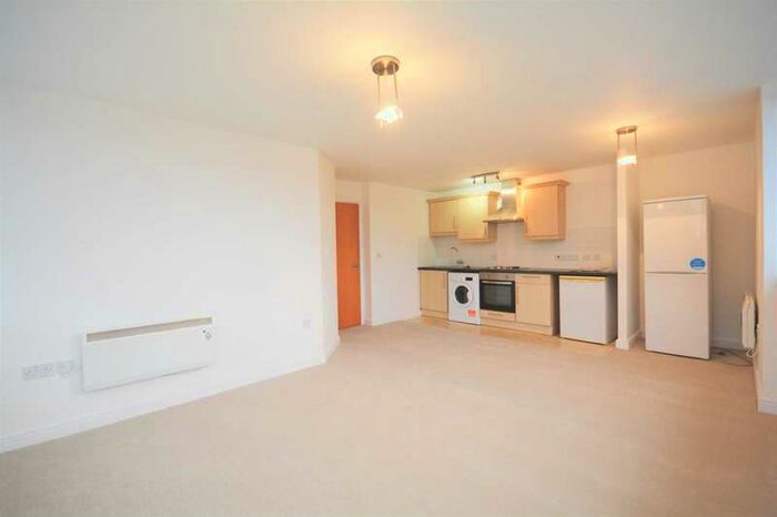 2 Bedroom Flat To Rent In Station Road, Chesham, HP5