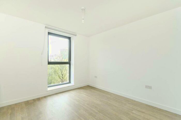 1 Bedroom Flat To Rent In Kingfisher Heights, Silvertown, London, E16