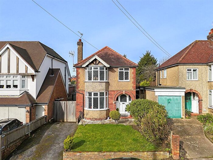 3 Bedroom Detached House For Sale In Waverley Road, St. Albans, AL3