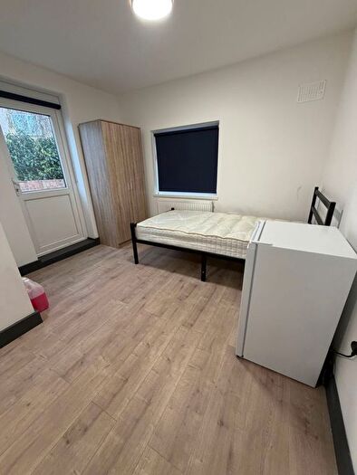 1 Bedroom End Terrace House To Rent In Runnymede Crescent, London, SW16