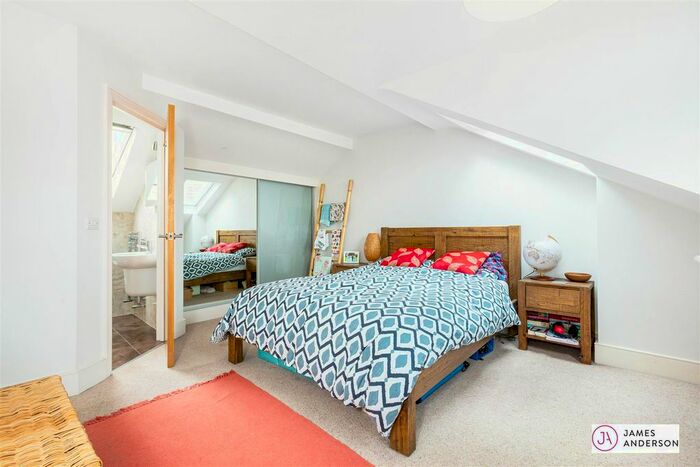 2 Bedroom Flat To Rent In Upper Richmond Road West, East Sheen, SW14