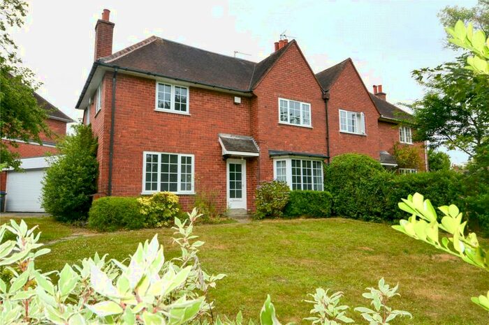 3 Bedroom Semi-Detached House To Rent In Middle Park Close, Selly Oak, Birmingham, West Midlands, B29