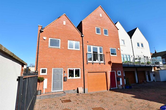 2 Bedroom Mews To Rent In Clarendon Mews, Alveston Place, Leamington Spa, CV32