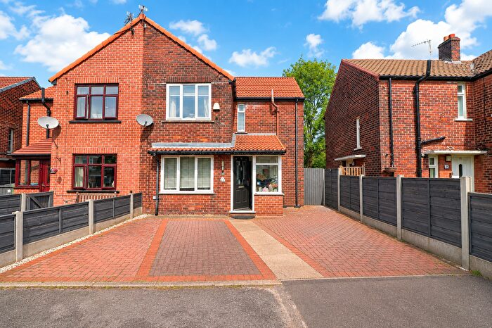3 Bedroom Semi Detached House For Sale In Holland Grove, Ashton-Under-Lyne, OL6