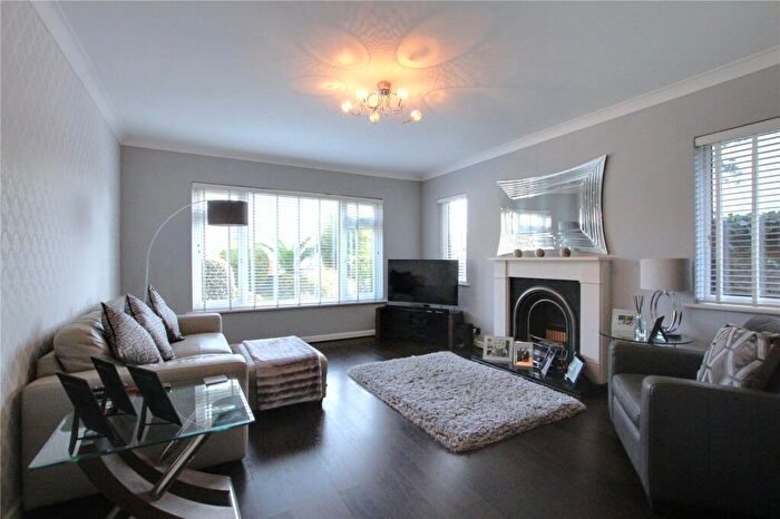 3 Bedroom Flat To Rent In Enfield Court, Gratwicke Road, Worthing, West Sussex, BN11
