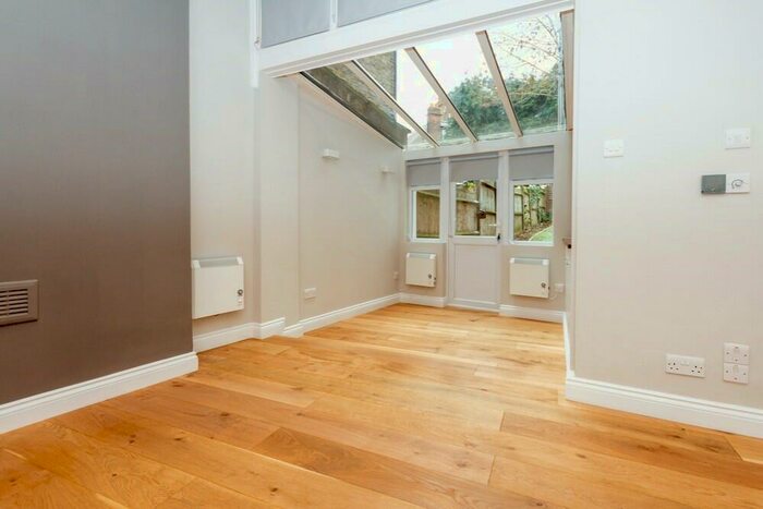 Studio To Rent In Thurlow Park Road, West Dulwich, SE21