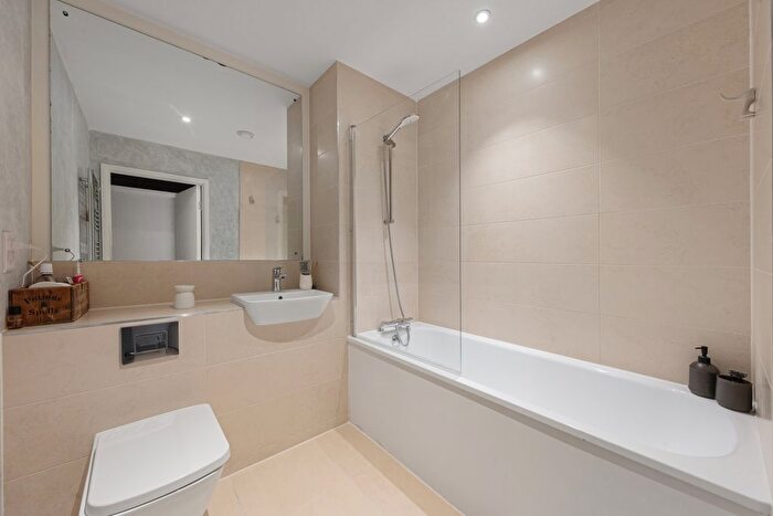 1 Bedroom Flat For Sale In Chandlers Avenue, London, SE10