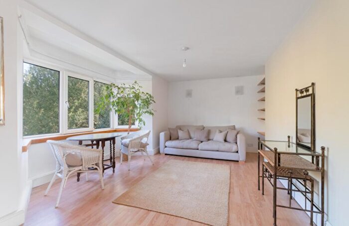 2 Bedroom Flat To Rent In St. Johns Park London, SE3