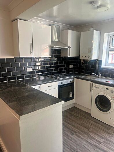 2 Bedroom Flat To Rent In Flat, IG3