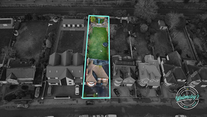 4 Bedroom Detached House For Sale In Armorial Road, Stivichall, Coventry, CV3