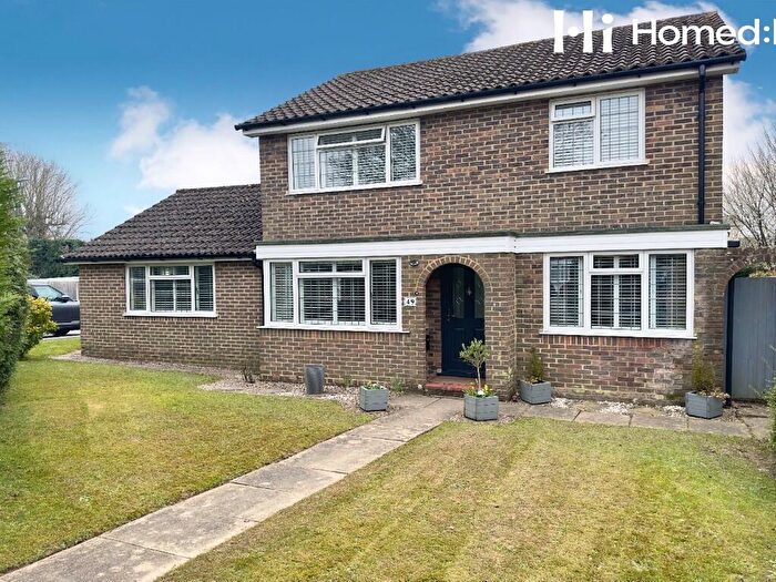 3 Bedroom Detached House For Sale In The Hordens, RH13
