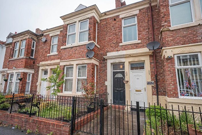 3 Bedroom Maisonette For Sale In Woodbine Street, Bensham, Gateshead, Tyne And Wear, NE8