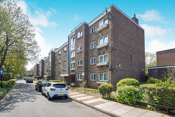 2 Bedroom Flat For Sale In Elmworth Grove, London, SE21