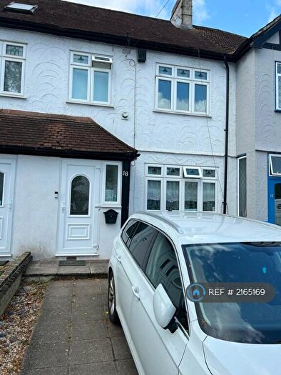 2 Bedroom Flat To Rent In Grasdene Road, London, SE18