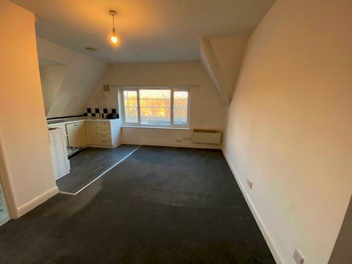 1 Bedroom Flat To Rent In Clapham Road, Bedford, MK41