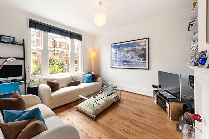 2 Bedroom Flat To Rent In Prince Of Wales Drive, London, SW11