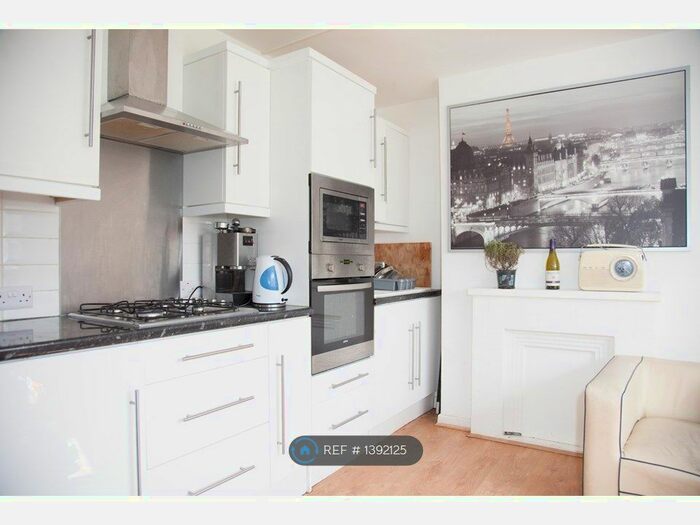 4 Bedroom Flat To Rent In Sylvia Court, London, N1