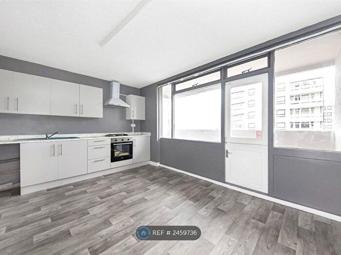 3 Bedroom Flat To Rent In Oakenholt House, London, SE2