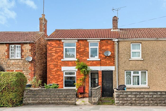 3 Bedroom End Terrace House For Sale In Kingsdown Road, Swindon, SN2
