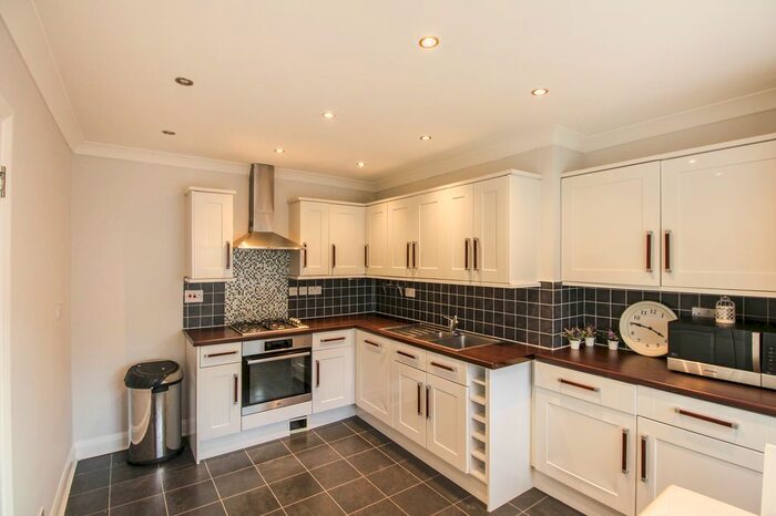 2 Bedroom End Of Terrace House To Rent In Barrow Close, London, N21