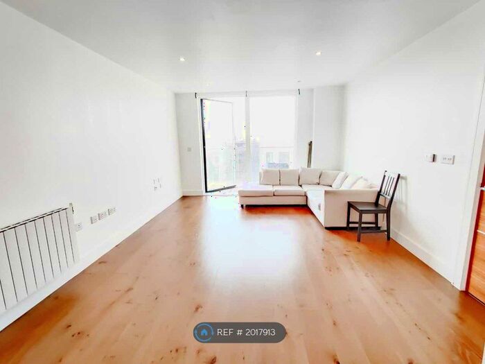 2 Bedroom Flat To Rent In Handley Drive, London, SE3