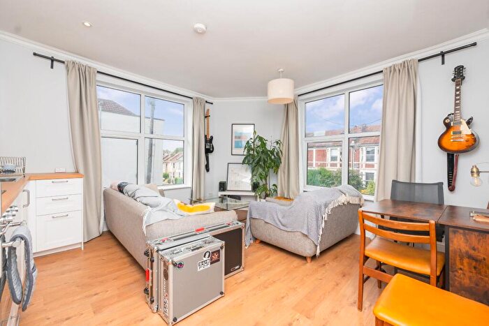 2 Bedroom Flat For Sale In Whitehall Road, Redfield, BS5