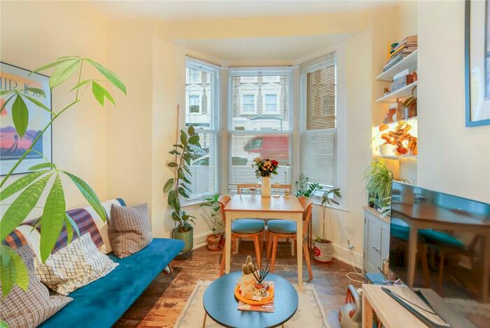 1 Bedroom Apartment To Rent In Silvester Road, East Dulwich, London, SE22