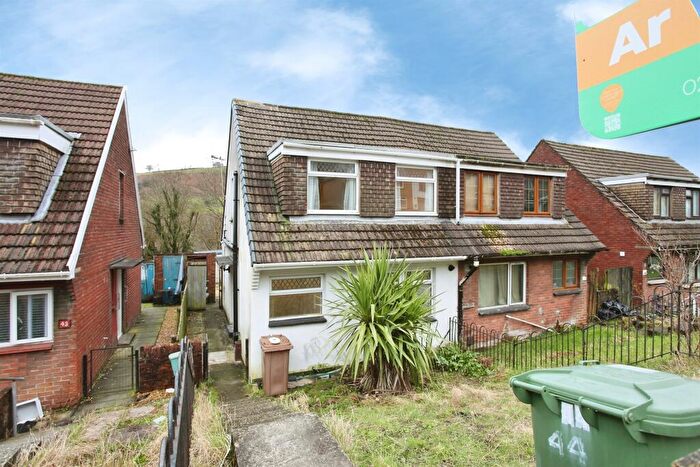 3 Bedroom Semi-Detached House For Sale In Graig Y Fedw, Abertridwr, Caerphilly, CF83
