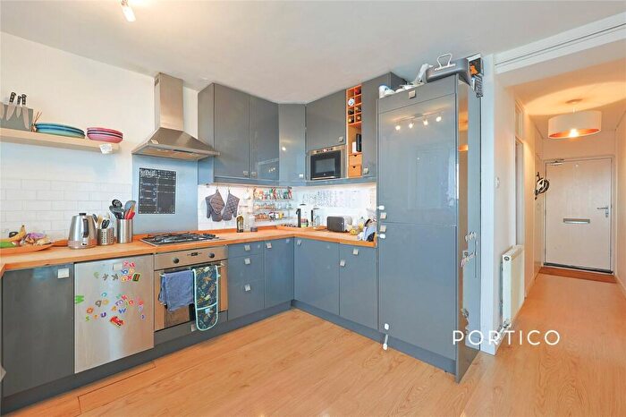 2 Bedroom Flat To Rent In Shuttleworth Road, London, SW11
