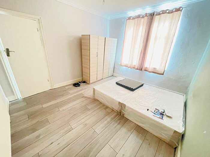 1 Bedroom Flat To Rent In Park Avenue, Barking, IG11