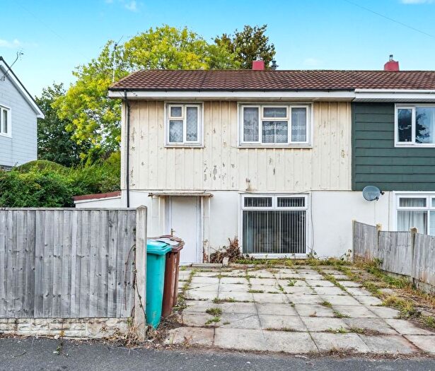 3 Bedroom Semi Detached House For Sale In Glaisdale Drive East, Nottingham, NG8