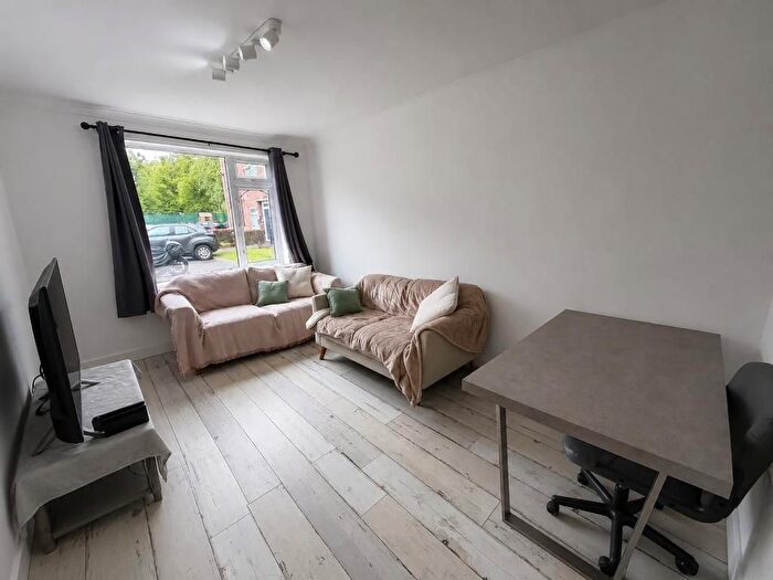 3 Bedroom Flat To Rent In Fairfield Court, Victoria Park, Manchester, M14