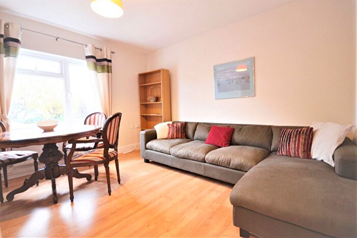 3 Bedroom Flat To Rent In Broadway, London, W13