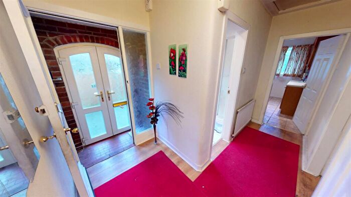 2 Bedroom Semi-Detached Bungalow For Sale In Fairhaven Road, Southport, PR9
