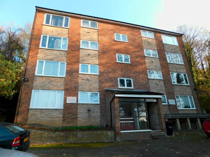 2 Bedroom Flat To Rent In Crescent Rise, Luton, LU2