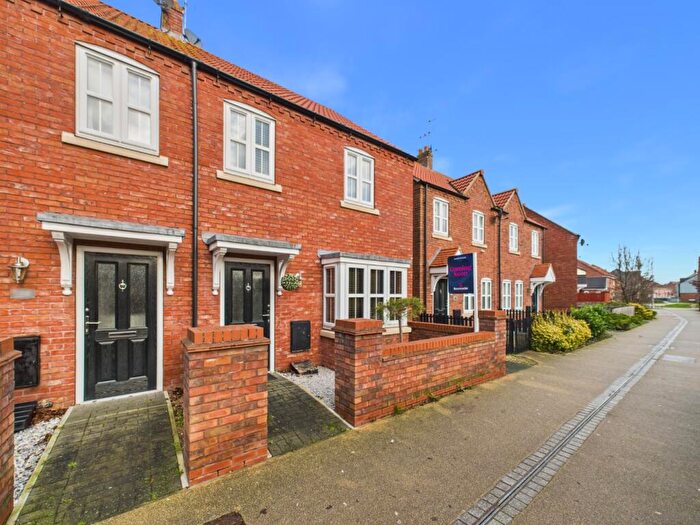 3 Bedroom Semi-Detached House For Sale In Village Green Way, Kingswood, Hull, HU7