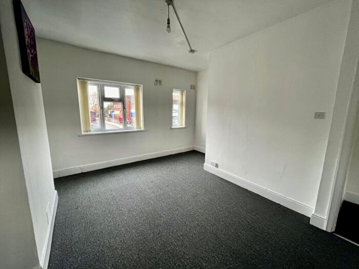 3 Bedroom Flat To Rent In Bristol Road South, Northfield, B31