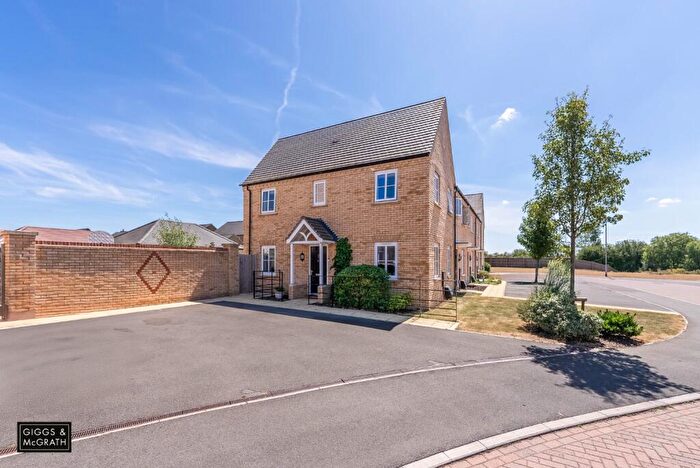 2 Bedroom End Of Terrace House For Sale In Crest Drive, Fenstanton, Huntingdon, Cambridgeshire, PE28