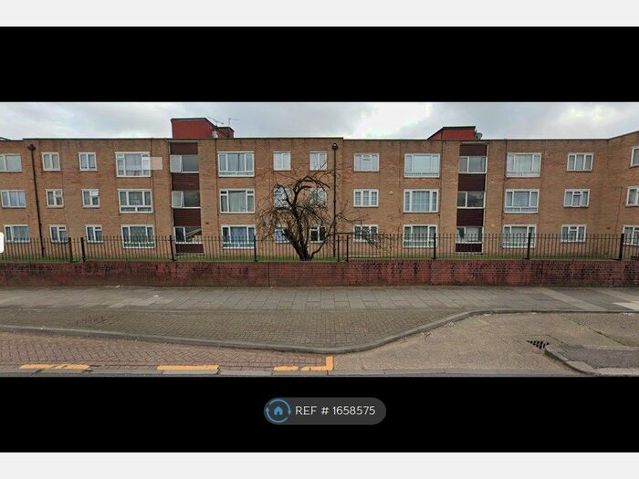 3 Bedroom Flat To Rent In Empire House, London, N18