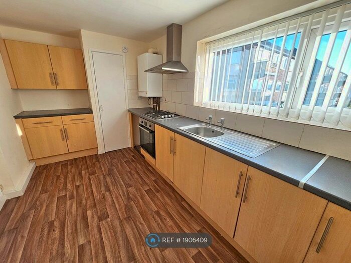 2 Bedroom Flat To Rent In Lindsay Court, Lytham St. Annes, FY8