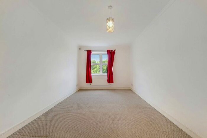 2 Bedroom Flat For Sale In Somerville Point, Rotherhithe, London, SE16