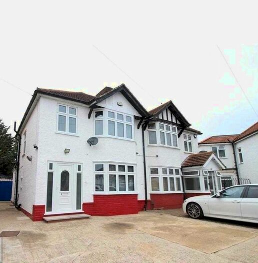 3 Bedroom Semi-Detached House To Rent In Salt Hill Drive, Slough, SL1