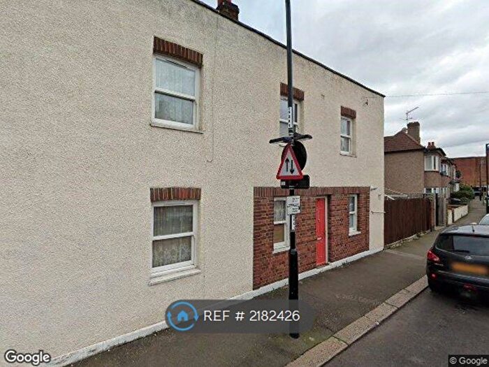 2 Bedroom End Of Terrace House To Rent In Wildfell Road, London, SE6